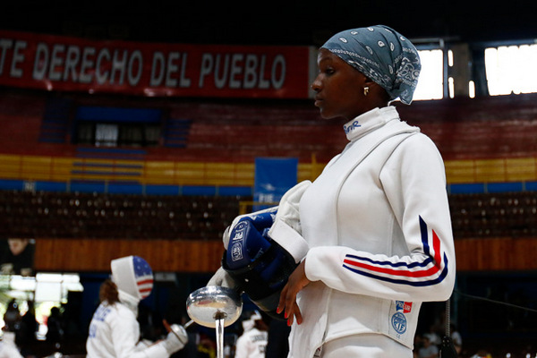 Cede esgrimista cubana ante rival coreana