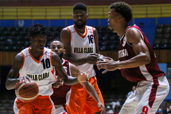 Lobos de Villa Clara se coronan nuevamente en Liga Superior de Baloncesto